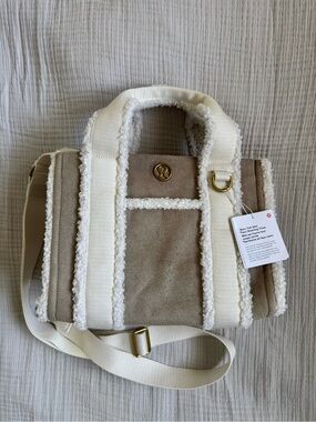 Lululemon Boxy Tote Mini Faux Shearling Trims 4.5L